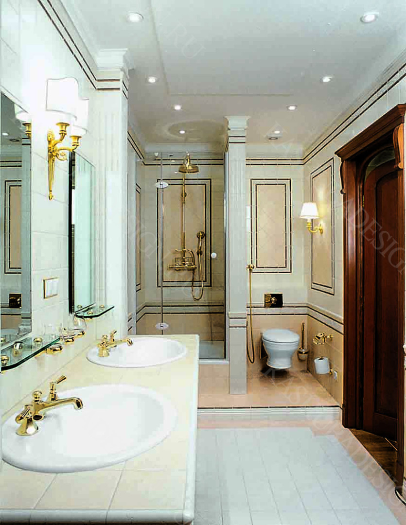 Ванная комната с душевой кабинкой в классическом стиле